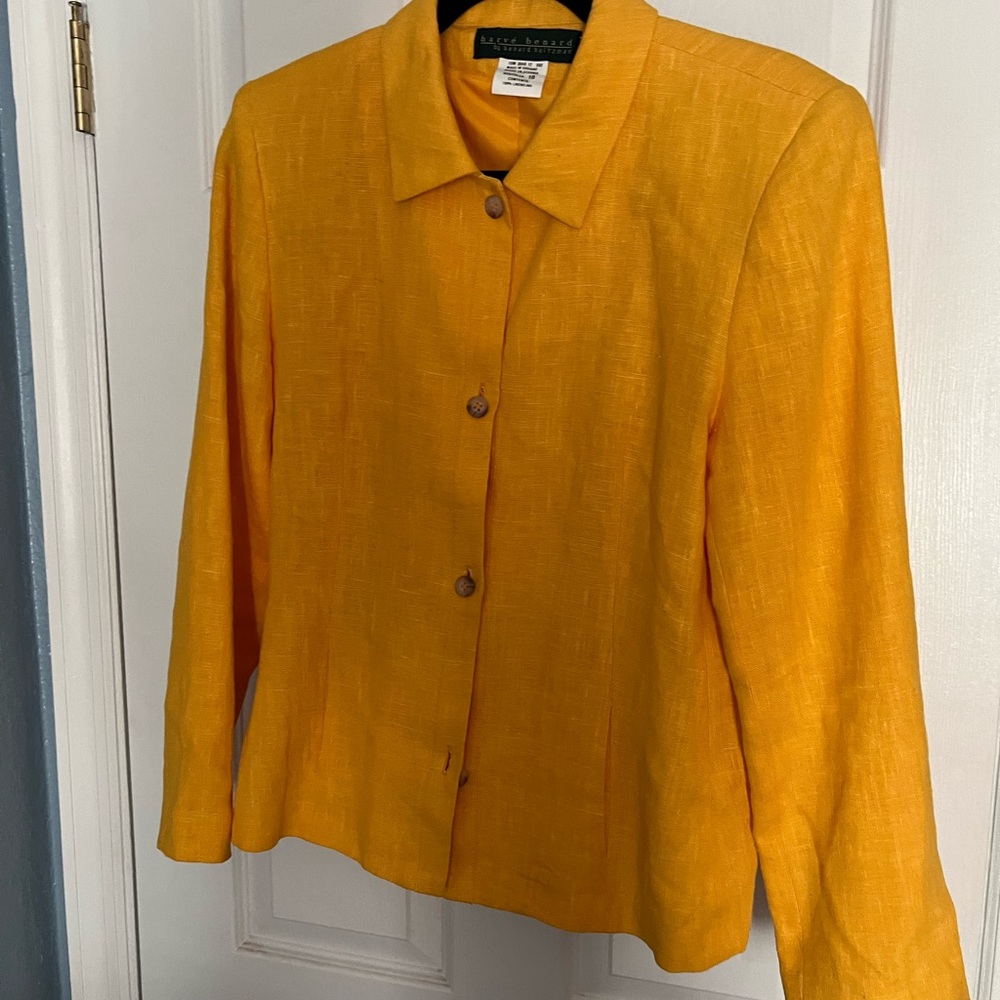 Womens yellow linen blazer.